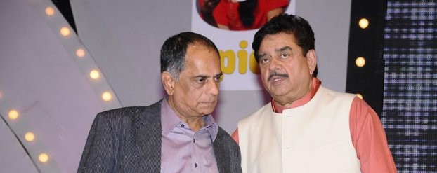 Shatrughan Sinha and Pahlaj Nihlani at the sangam kala group show in New Delhi